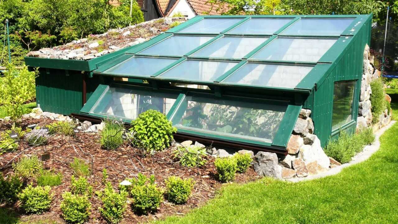 Круглогодичная теплица своими руками: пошаговое руководство