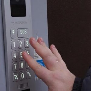 Как домофоны помогают сделать подъезд безопаснее