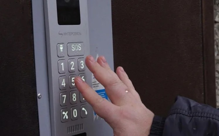 Как домофоны помогают сделать подъезд безопаснее