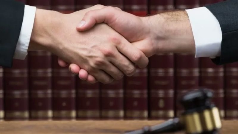 «Я гарантирую вам победу»: почему громкие обещания юриста — это повод немедленно уйти