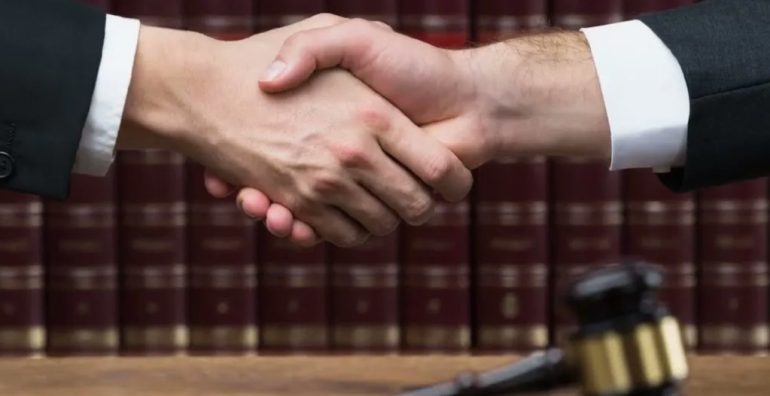 «Я гарантирую вам победу»: почему громкие обещания юриста — это повод немедленно уйти